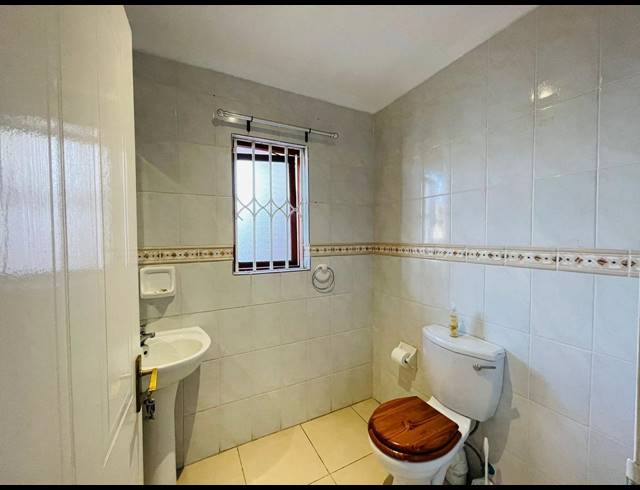 4 BEDROOM FREEHOLD FOR SALE IN FOURWAYS